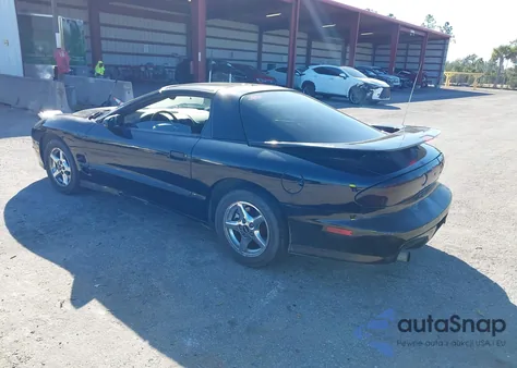 1998 Pontiac Firebird Trans Am z USA, uszkodzony, nr VIN 2G2FV22G6W2221891